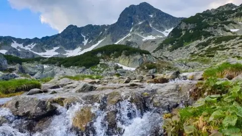 Rediscover the Perfect Natural Setting of the Retezat Mountains