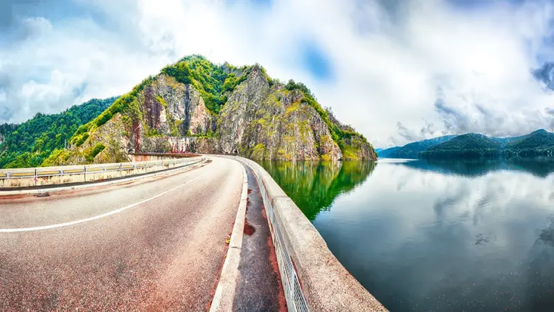 Vidraru Dam, a colossal structure and one of Romania’s key sights
