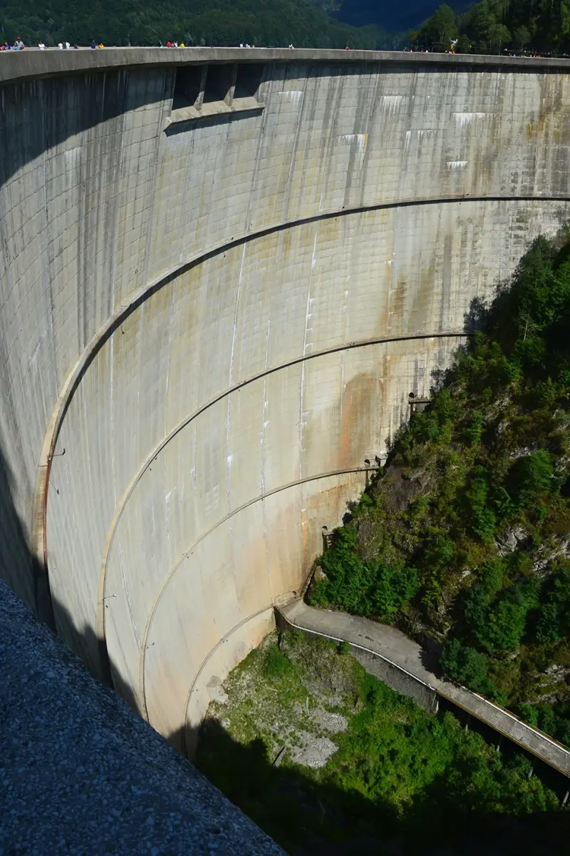Vidraru Dam, a colossal structure and one of Romania’s key sights